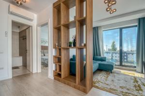 Lakefront Luxe