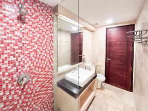 RedDoorz at First Homestay Bypass Kuta