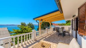 Villa Figs beachfront Apartman 2 By Villas Guide