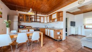 Villa Figs beachfront Apartman 2 By Villas Guide