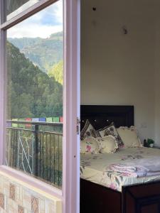 Himalayan Escape - A Homestay with Mountain View, Parking, Food & Bonfire