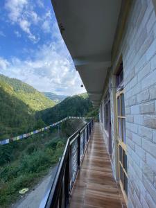 Himalayan Escape - A Homestay with Mountain View, Parking, Food & Bonfire