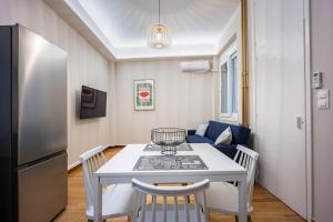 Nici - Quiet & Spacious 2BR Athens Apartment