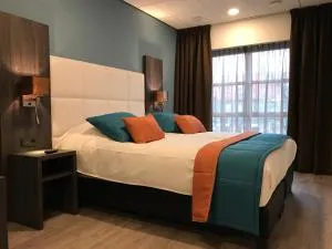 Rivers Hotel - Слейс