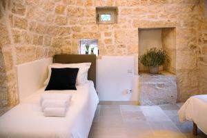 Castellinaria Holiday Rooms with Pool & Apartment with Private Jacuzzi