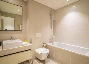 Stylish 1BR with Breathtaking Marina & Sea Views - Marina Vista