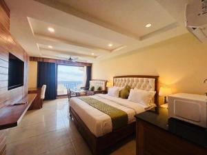 Stay With Woods Hills