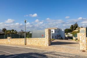 Villa Benisamar Beautiful And Elegant 5 Bedroom - Short Walk Carvoeiro