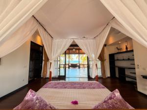 BougainVilla - Oceanfront villa with Cook, ideal for Weddings and Events