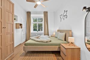Elegant Old Town 2BR with Parking