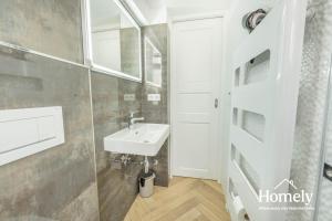 Velvet Rose-Prague1-Luxury-AC-Quiet-Netflix-Washer