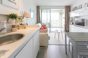 Apartment with AC terrace sea view swimming pool parking -BENAKEY
