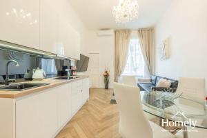 Velvet Rose-Prague1-Luxury-AC-Quiet-Netflix-Washer