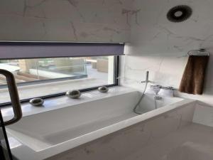 Contemporary Carvoeiro Villa 4 Bedrooms Villa Bonita Balcony Sea Views