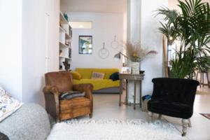 Magnificent Bright And Atypical Apt With Garden