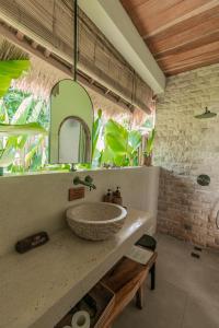 Villa Nyantara - Private tropical villa
