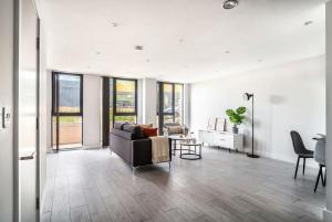 Modern 3 Bedroom Manchester Apartment