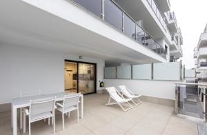 LM APARTAMENTOS AGUACATE Beach 2