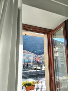 un balcone sul lago