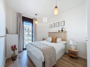Alo Lazaga Modern Beach