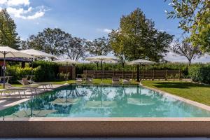 Pozzolino Prestige Villa, pool near Lake Garda
