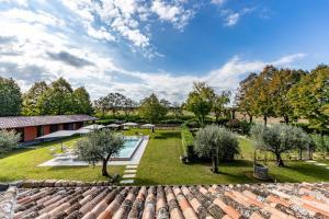 Pozzolino Prestige Villa, pool near Lake Garda