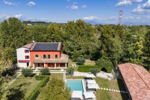 Pozzolino Prestige Villa, pool near Lake Garda