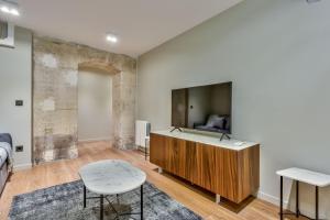 UrbanFlat 77 - Urban Sublime Apartment Le Marais Republique