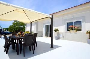 Bonita casa con piscina cerca de playa