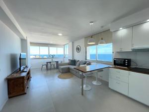 Modern Apartment with Pool in Bel Air Building