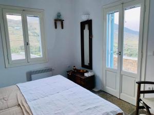 Cycladic house 2 rooms & garden - beautiful view - near the sea