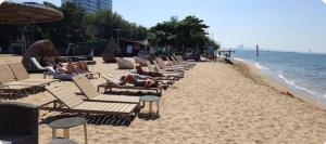 Pattaya Private Beach - Grand Florida Beachfront Condo Resort