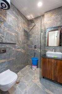 Divine India Service Apartment Near Max Hospital, J-267