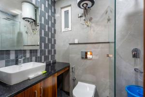 Divine India Service Apartment Near Max Hospital, J-267