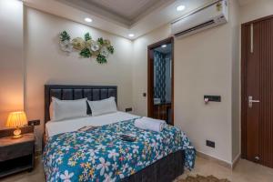 Divine India Service Apartment Near Max Hospital, J-267