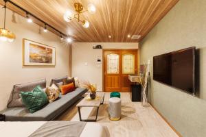 Spacious Entire Home for Groups, 16 Guests, 4 Bedrooms, Osaka Shinsekai Area