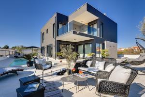Villa Orion - Private Heated Pool, Sauna & Jacuzzi