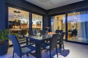 Villa Orion - Private Heated Pool, Sauna & Jacuzzi
