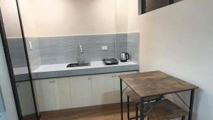 Studio Apartment Unit A near Ayala Mall Circuit