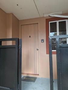 Studio Apartment Unit A near Ayala Mall Circuit