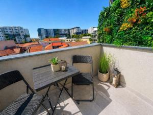 MID Azure Luxury Loft - Free Parking , Self Check-in