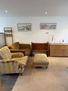Cosy, Sleeps 6, First floor, Parking, Beautiful market town, Llani