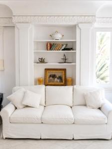 White Suite Capri