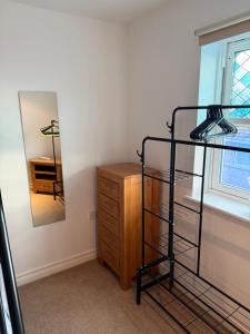 Cosy, Sleeps 6, First floor, Parking, Beautiful market town, Llani
