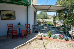 HATZIPETROS Country home