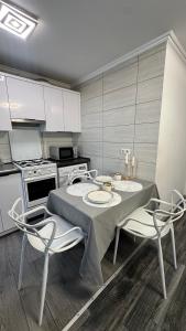Lake & Park 3-Room Apartment