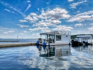 SeeHausbootGeiseltalsee inkl. 2 SUPs und Kanu