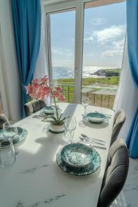 Sea View Luxury Apartments - Azzure Cliff and Sea Luxury Suite