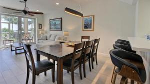 406 Mariners Club