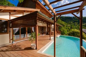 Villa Layan Hillside Residency with views and infinity pool in Amed